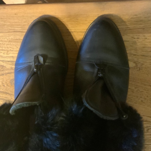 Elegant Black Fur-Trimmed Winter Boots - Picture 5 of 11
